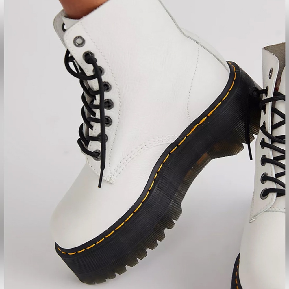 DR. MARTENS 1460 Pascal Max Platform Combat Boots WHITE size 8 NEW! - Picture 2 of 2
